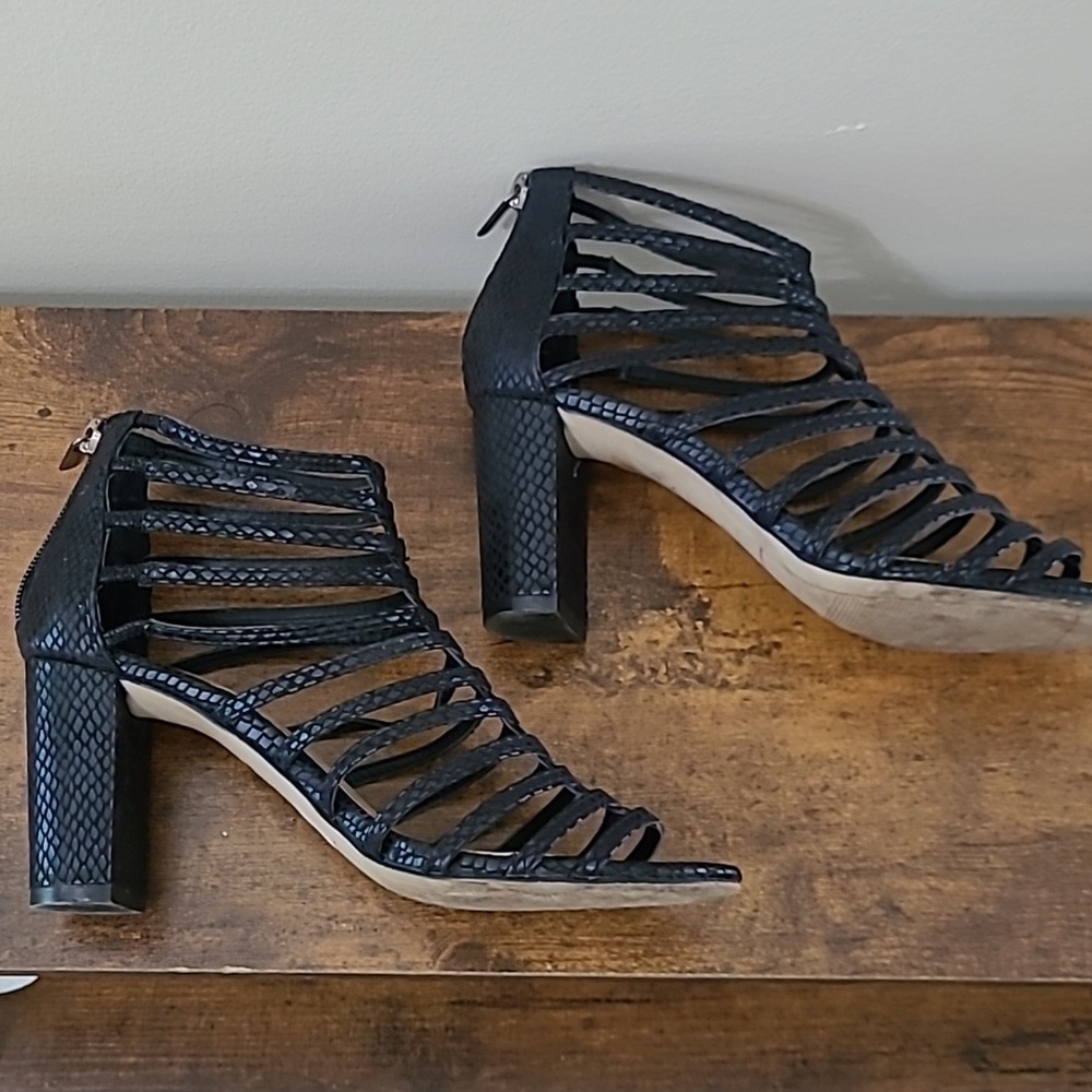 Tahari Black Strappy Textured Heeled Sandals size 7 - Picture 4 of 12